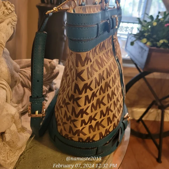 Michael Kors Kingsbury Bucket Bag  Jaqured Logo MK Tote NWOT Designer #712 - Picture 6 of 17